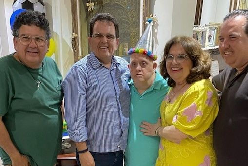A comemoração do aniversário de Moacyr Oliveira Filho, o querido Tidinho