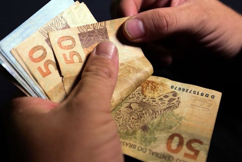 Salário mínimo de R$ 1.320 começa a valer hoje