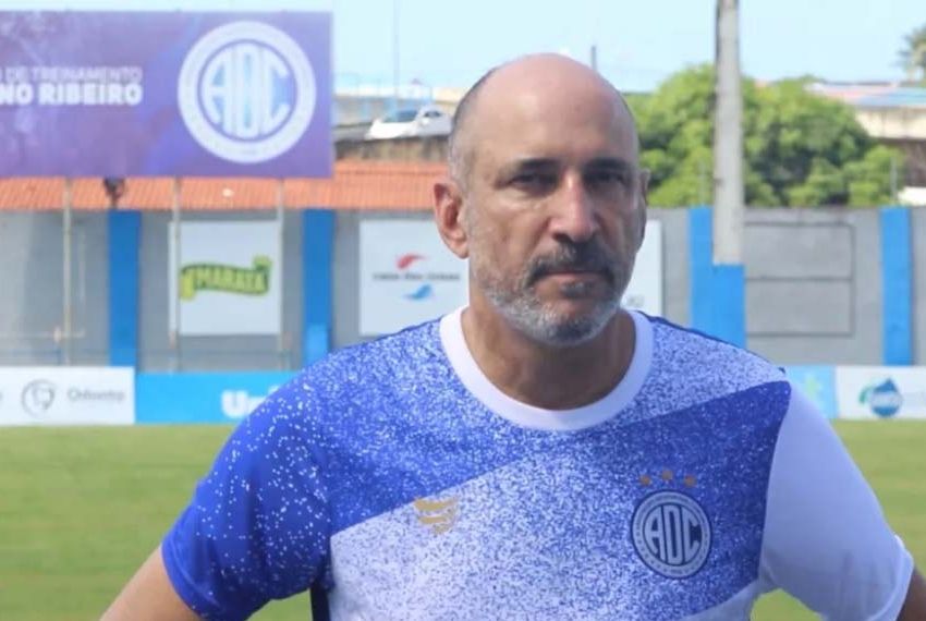 Técnico Eutrópio lamenta eliminação do Confiança