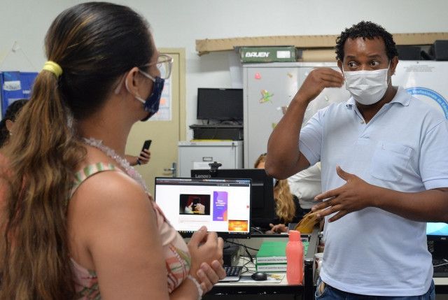 Seduc oferece curso básico de Libras