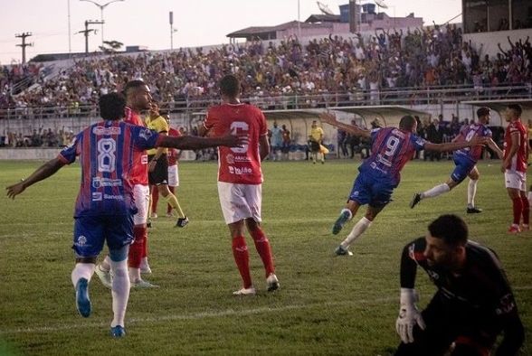 Itabaiana vence Sergipe por 2 a 1 e abre vantagem na semifinal do Sergipão 2023