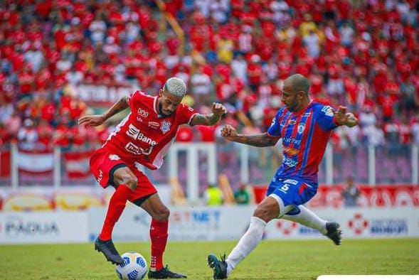 Itabaiana vence Sergipe por 2x1