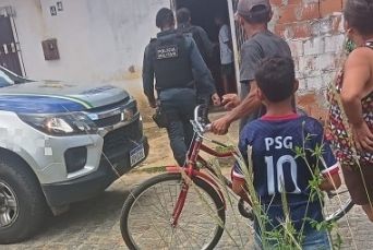 Mulher é morta a tiros dentro de casa em Capela
