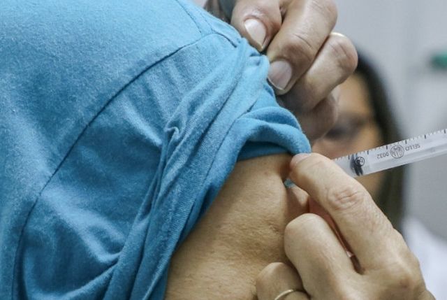 Covid-19: vacina bivalente é liberada para população acima de 18 anos