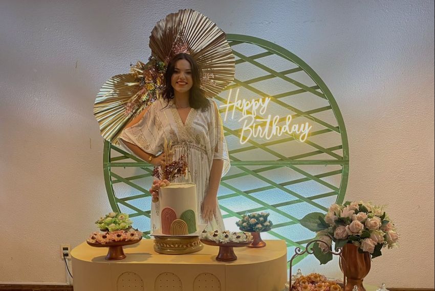 Tainá Maria Andrade celebra 18 anos