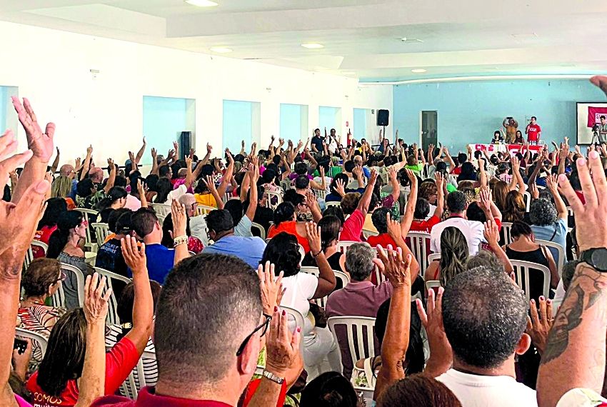 Professores retornam às aulas após decisão judicial