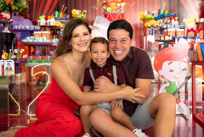 Fábio Garcez e Roberta Torres celebram os 2 anos de Theo
