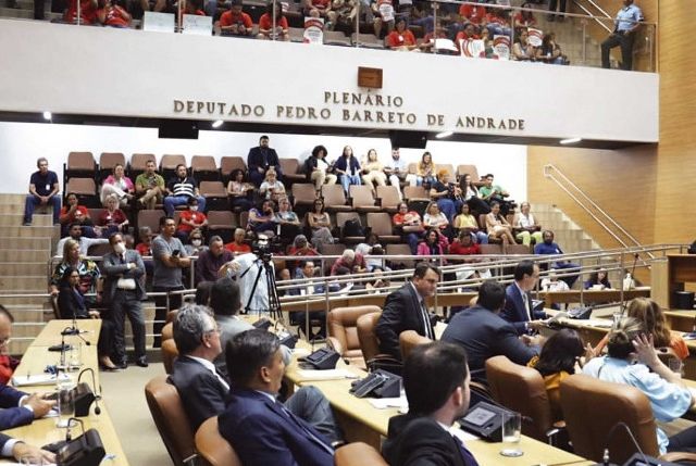 Reajuste de 10% para servidores do PCCV é aprovado na Alese