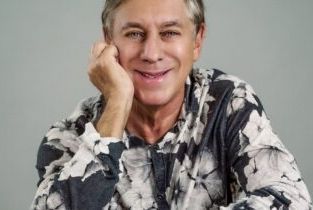 Flávio Venturini canta seus grandes sucessos no Teatro Tobias Barreto