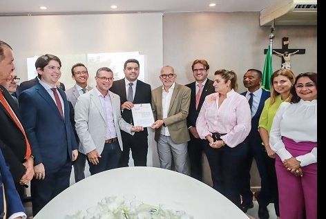 Governador entrega projeto que viabiliza construção de nova ponte da Coroa do Meio