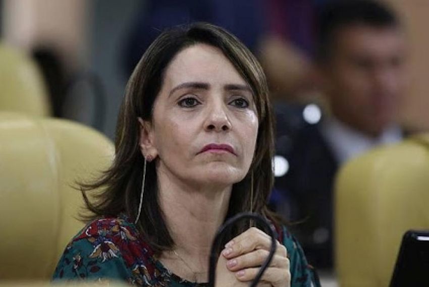 Emília fala sobre constrangimento na Câmara