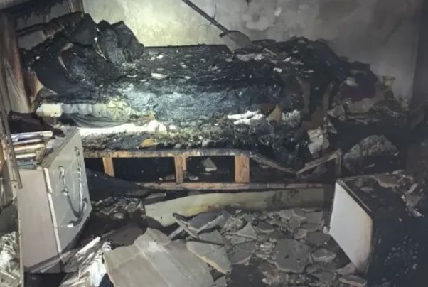 Corpo de Bombeiros combate incêndio em residência em Aracaju