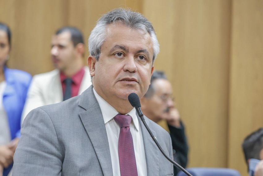 Elber comemora sanção da lei de auxílio-moradia a vítimas de violência doméstica