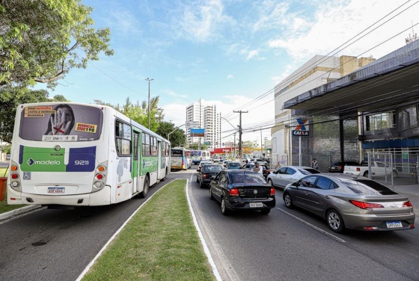 Condutor que desrespeitar regras dos corredores de ônibus cometerá infração gravíssima