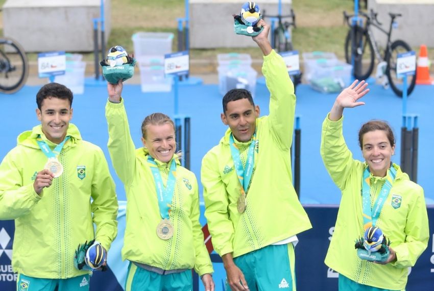 Brasil é bicampeão no revezamento misto do triatlo no Pan de Santiago