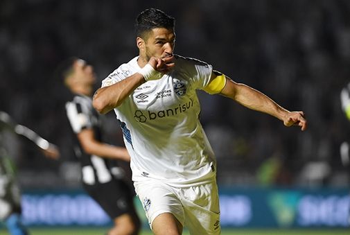 Em noite de Suárez, Grêmio supera Botafogo por 4 a 3 de virada