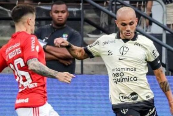 Corinthians perde do Inter no adeus de Fábio Santos e desperdiça chance de eliminar risco de queda