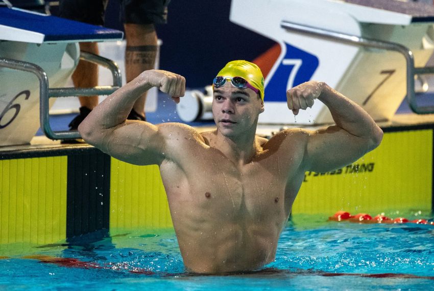 Gabriel Bandeira conquista bronze nos 100m borboleta em Paris