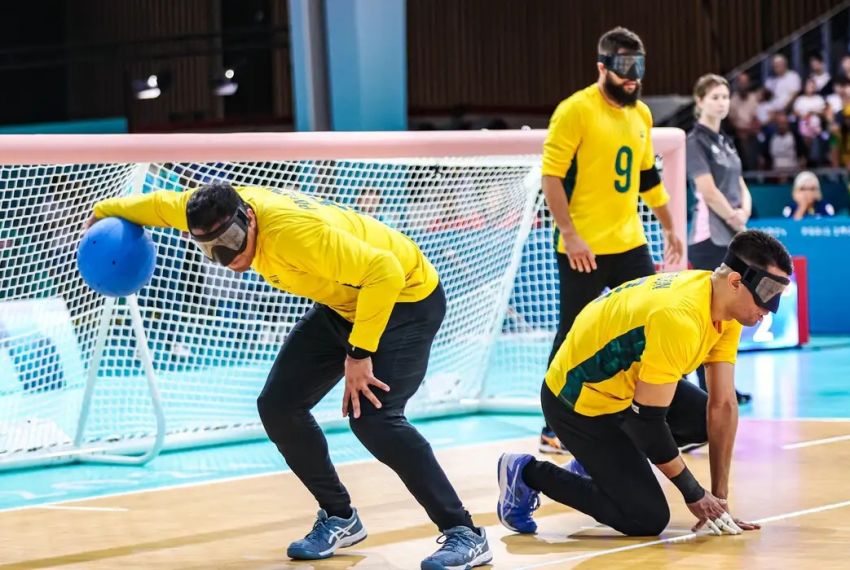 Atual campeão, goalball do Brasil supera França na estreia em Paris
