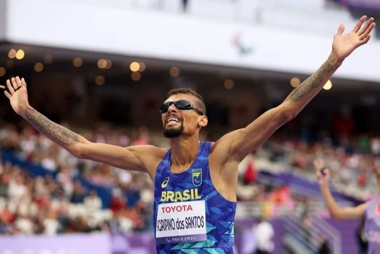 Júlio César Agripino é ouro e bate recorde mundial na corrida