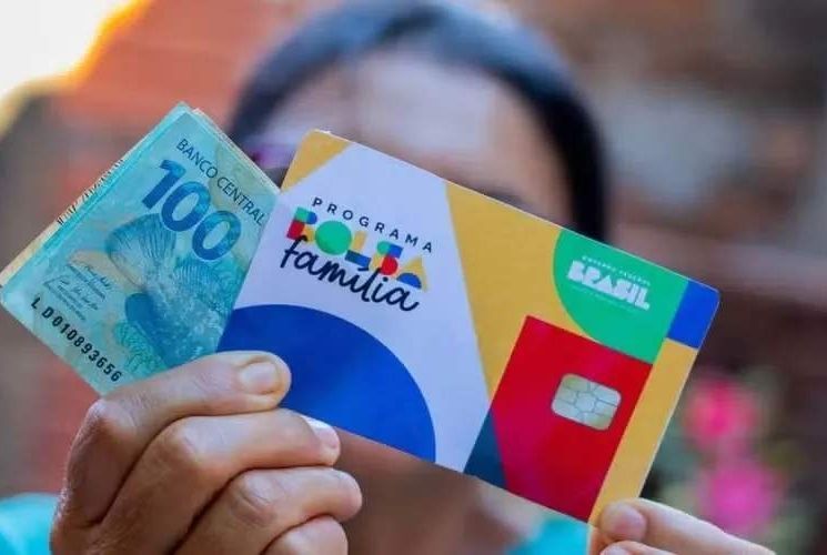 Com reajuste do salário mínimo, valor do Bolsa Família 2025 vai aumentar?