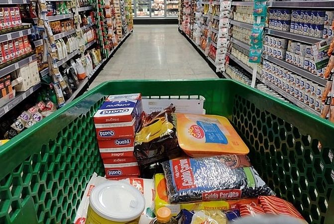 Cesta básica sobe em 15 capitais, menos em Aracaju e Salvador