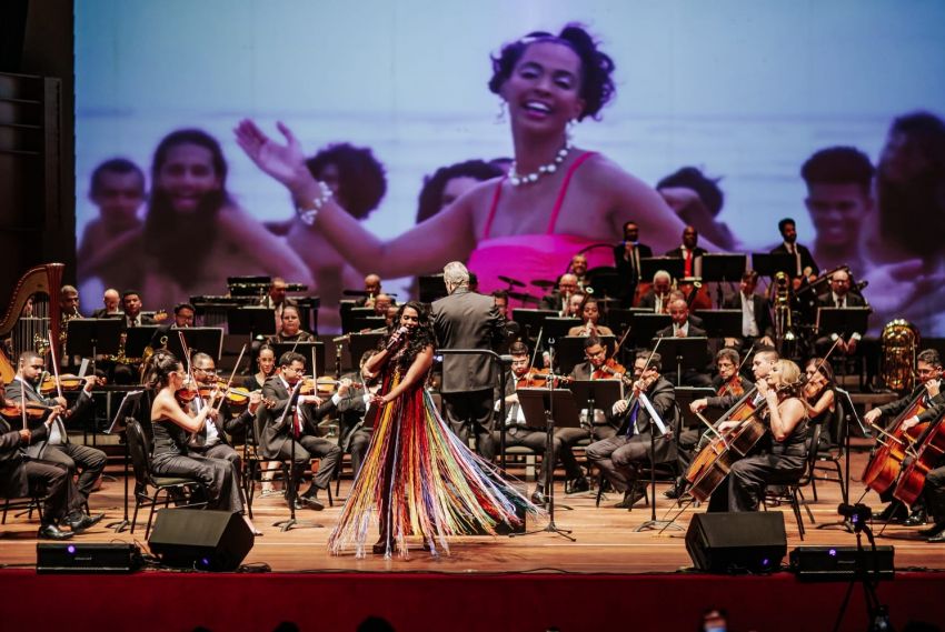 Héloa canta e encanta na celebração aos 40 anos ORSSE