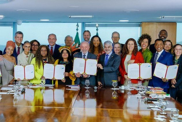 Lei reserva 30% das vagas públicas a negros e indígenas