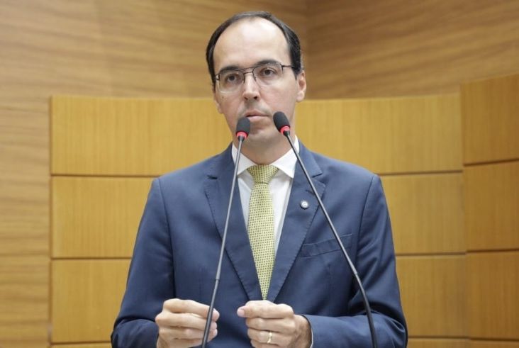 Deputados debatem sobre cenário de servidores da FHS