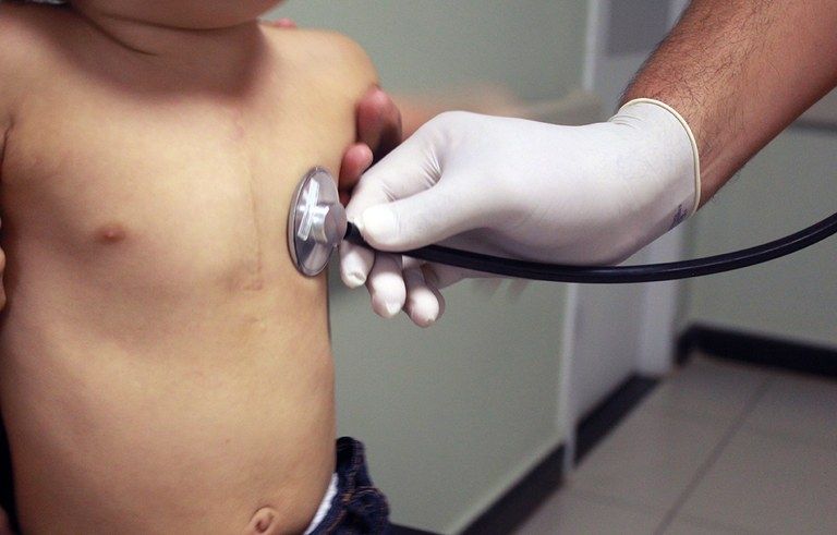 Mais de 100 crianças fazem tratamento de cardiopatia congênita