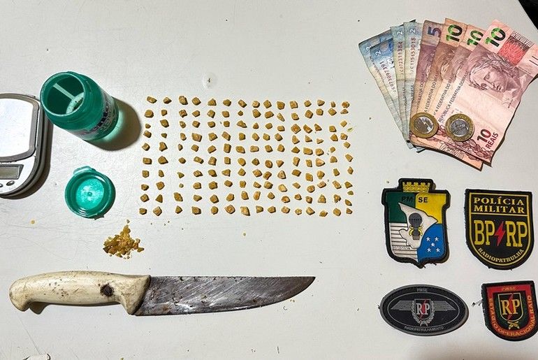 Suspeito de tráfico de drogas é preso com 150 pedras de crack na Orla de Atalaia