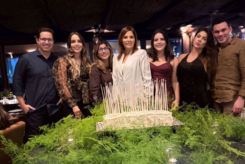 Ana Romélia celebra 60 anos com elegância e carinho ao lado da família