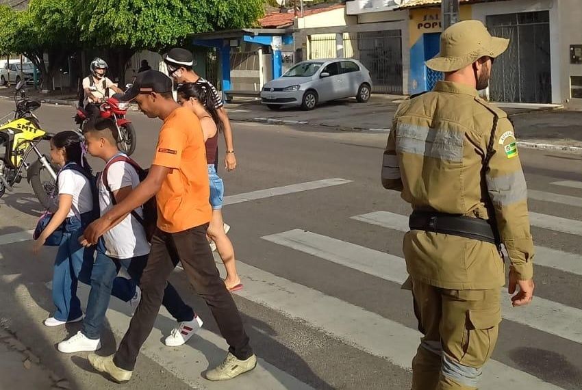 SMTT orienta condutores e pedestres no retorno às aulas
