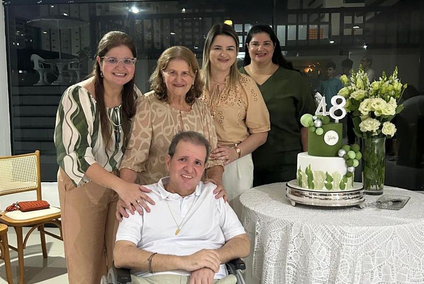 Yuri Rocha celebrou seus 48 anos com uma missa em ação de graças
