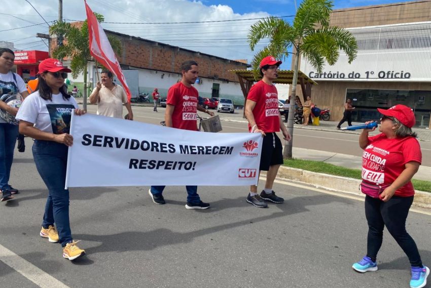 Servidores realizam paralisação e cobram valorização