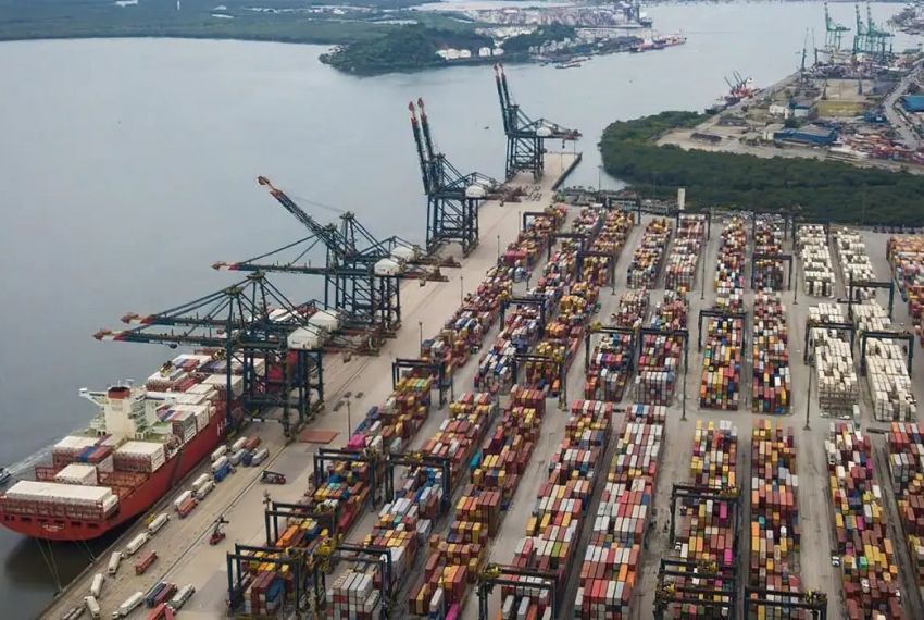 Balança comercial tem superávit recorde para meses de abril