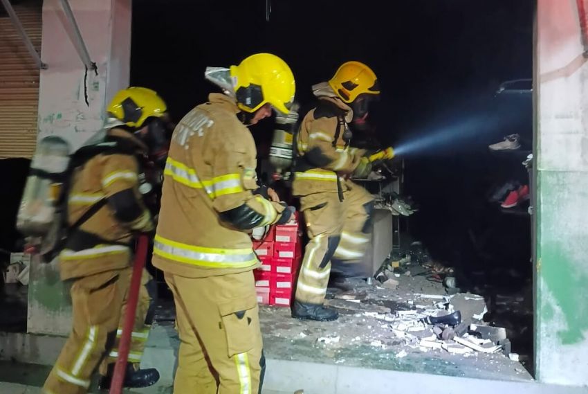 Incêndio em loja mobiliza bombeiros no interior de Sergipe