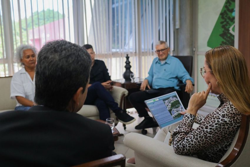 UFS recebe visita da deputada federal Delegada Katarina