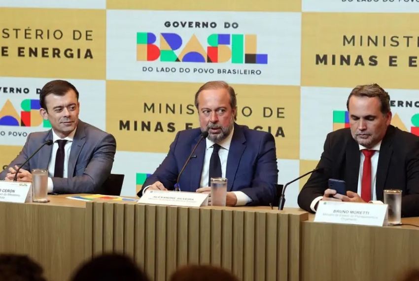 Governo cria subsídio de até R$ 0,89 para segurar preço da gasolina