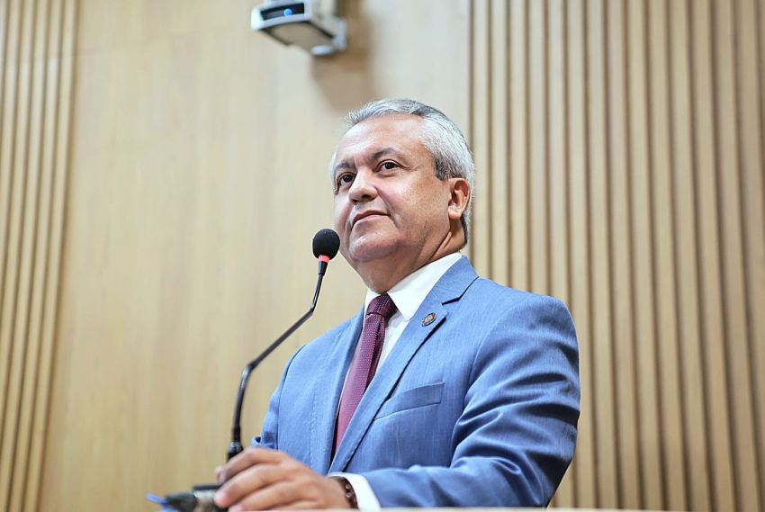 Elber repudia negociação entre Flávio Bolsonaro e Vorcaro após áudio divulgado