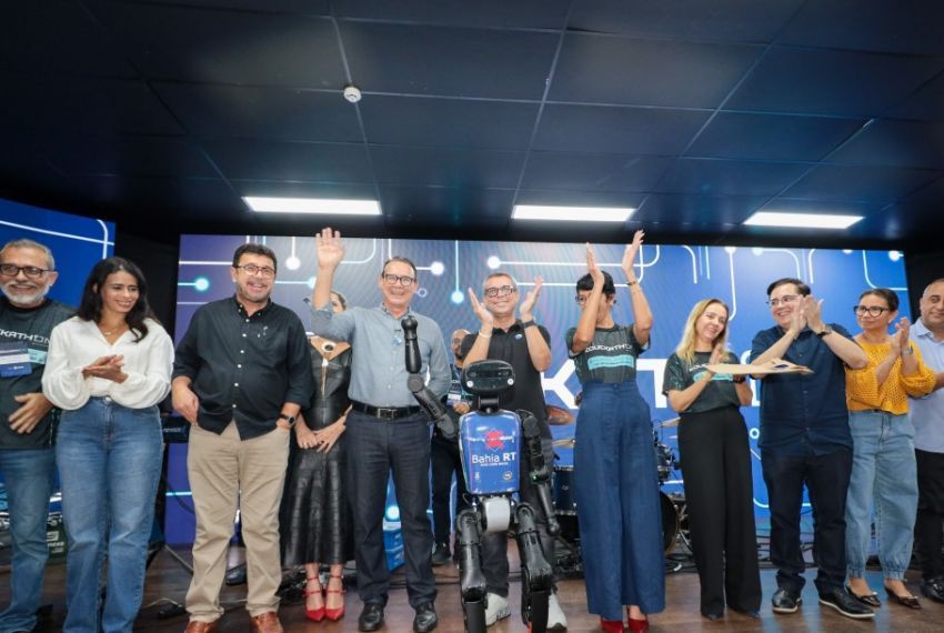 Governador Fábio Mitidieri premia estudantes na maior feira tecnológica