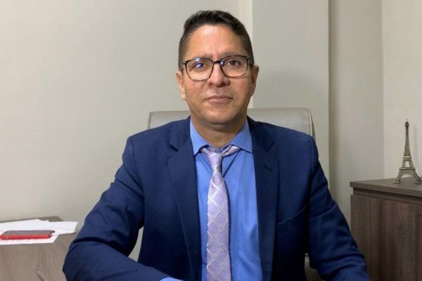 Ricardo Marques discute cobrança de contas de água com promotoria