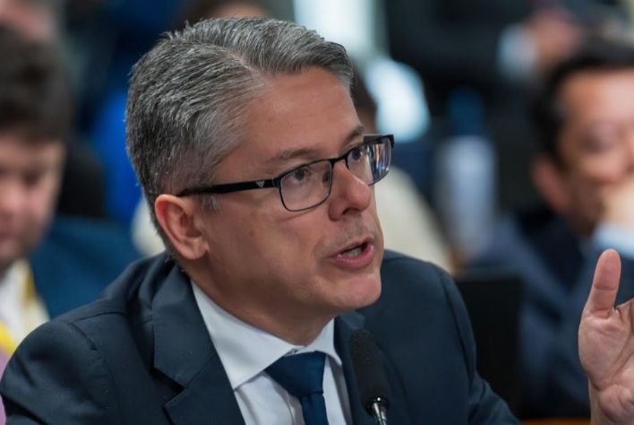 Alessandro apresenta pacote de combate ao crime organizado