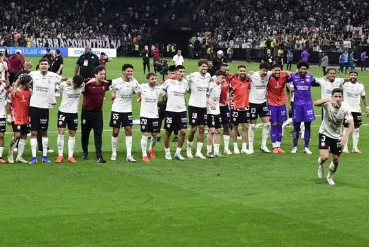 Com um a menos, vence Rosario Central e vai às quartas de final