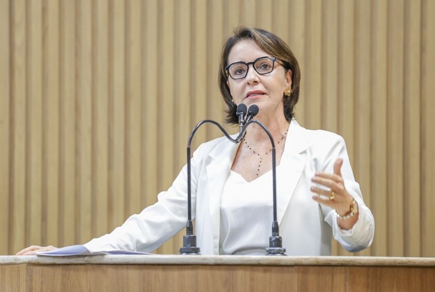 Emília Corrêa passa por procedimento médico em SP
