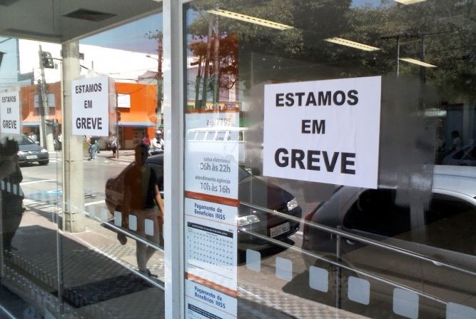 Bancários de três bancos federais entram em greve em Sergipe