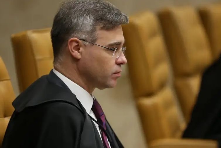 Mendonça levanta sigilo de quase 40 processos no STF